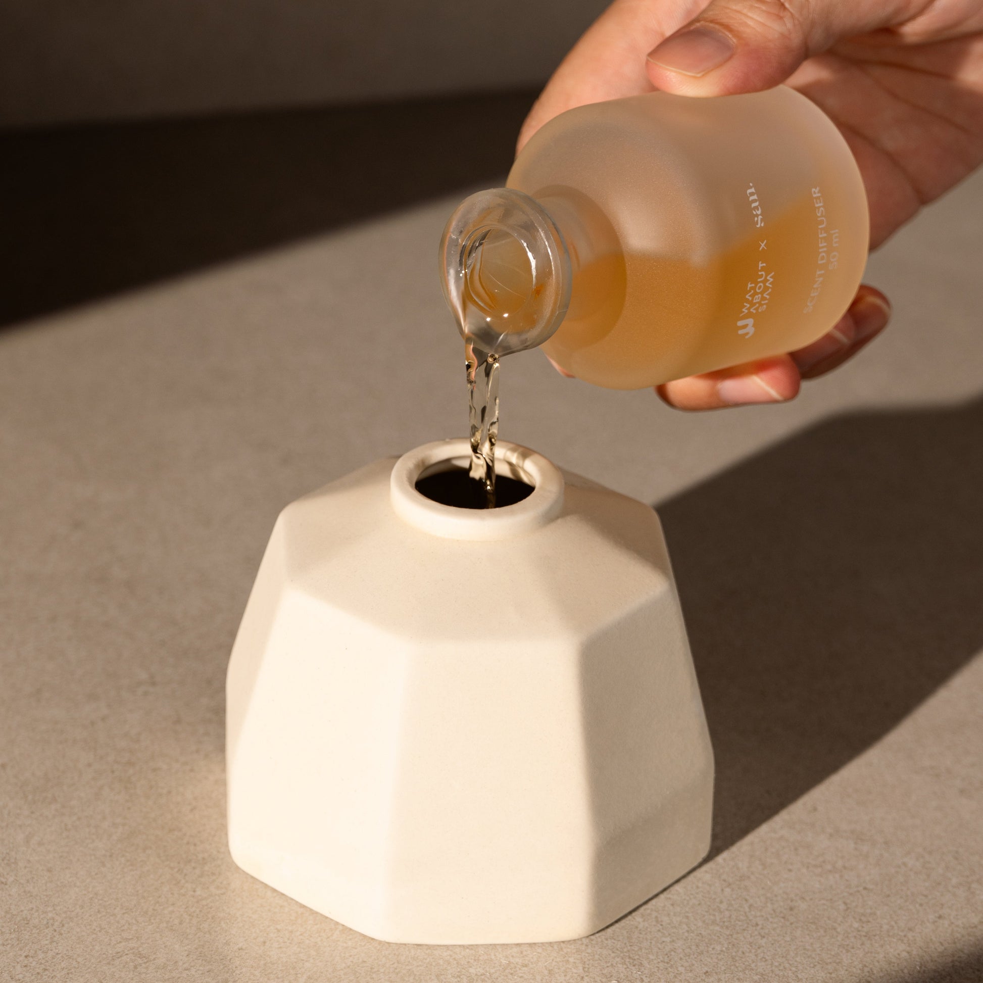 The_Aruna_Diffuser_Set_In-Action